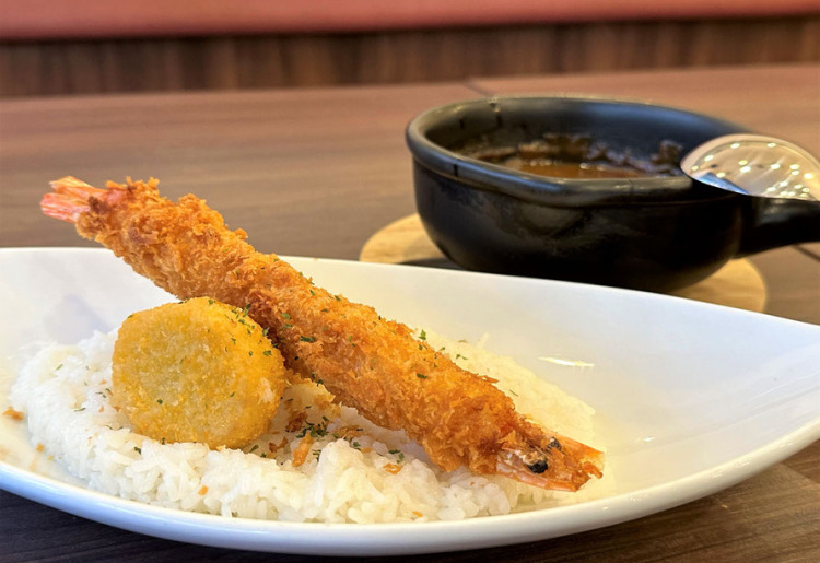 ▼有頭エビと貝柱フライのカレー